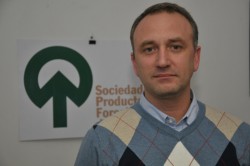 "Debemos todos trabajar en conjunto de forma tal de poder seguir en el proceso de mejora continua para superar esta crisis que nos viene afectando hace más de cuatro años".  