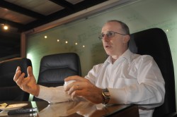 "Hicimos algunas pruebas pero decidimos seguir con pino porque es una especie que sabemos manejar".  
